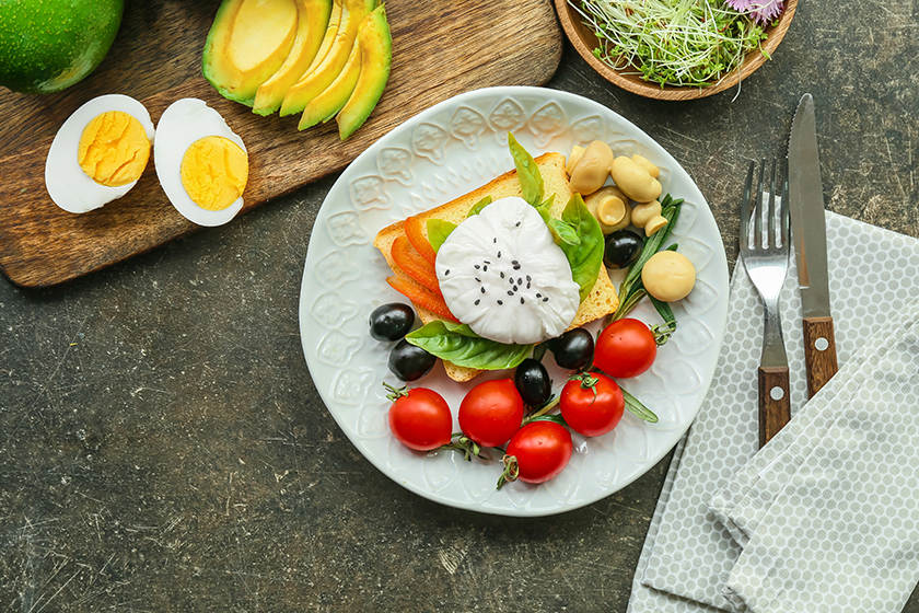 Remove BG Save Share Sample Plate with tasty avocado and egg sandwich